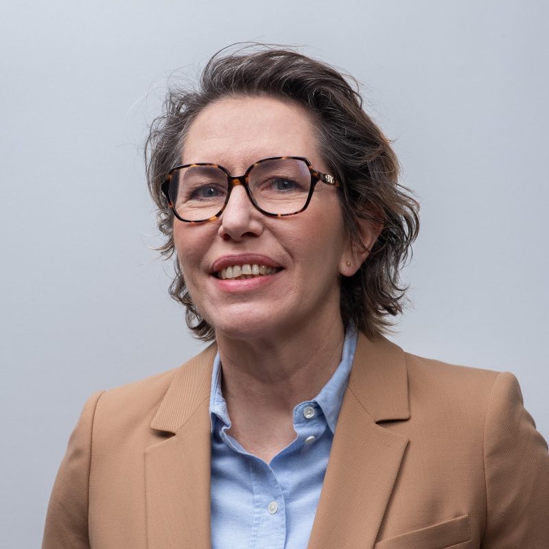 Portrait d’Isabelle Arquès, cheffe de publicité chez Ouvert au Public